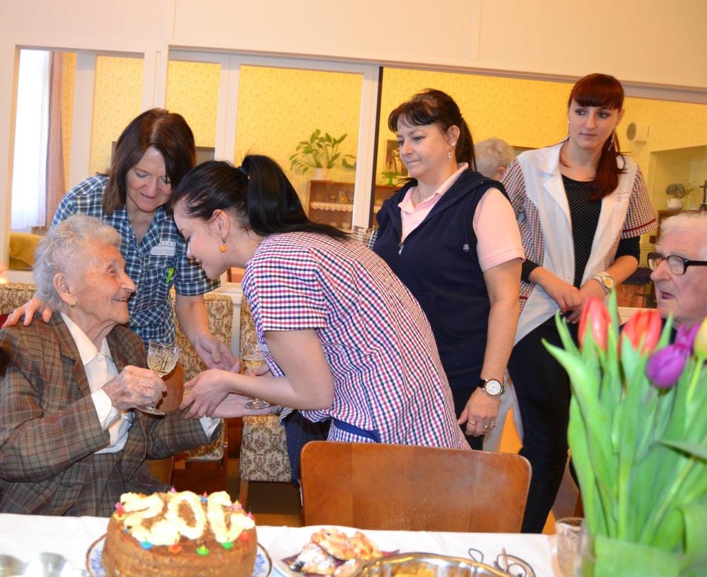Nádherná oslava 102. narozenin 1. března 2017 oslavila paní Antonie Svobodová v plné svěžesti 102. narozeniny. Paní Tynda je aktuálně nejstarší klientkou Palaty domova pro zrakově postižené.