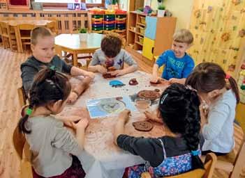 ZASE JSME ANI- MOVALI. Zájemci ze sedmé až deváté třídy FZŠ Trávníčkova se i letos zúčastnili animačního víkendu se společností Metaculture.