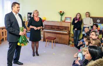 Všem těmto zmíněným chtěla radnice Prahy 13 neformálně poděkovat. Uspořádali jsme tedy jazzový koncert, na kterém společně se svou kapelou vystoupila zpěvačka Eva Emingerová.