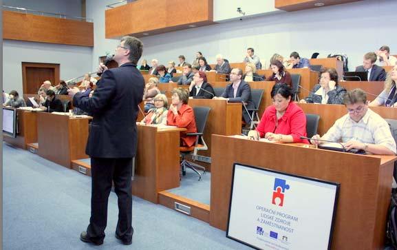 Foto: Z průběhu jarní Valné hromady NSZM ČR 2012 - seminář M.Půčka ke strategickému řízení měst, obcí a regionů Bod III.