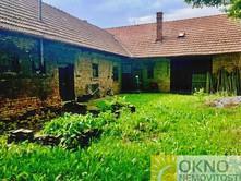 STATIKUM s. r.o. 2905-429-2017 je průjezd (návratí) dále vjezd do širokého dvora a zahrada, z domu krásný výhled na okolní přírodu.