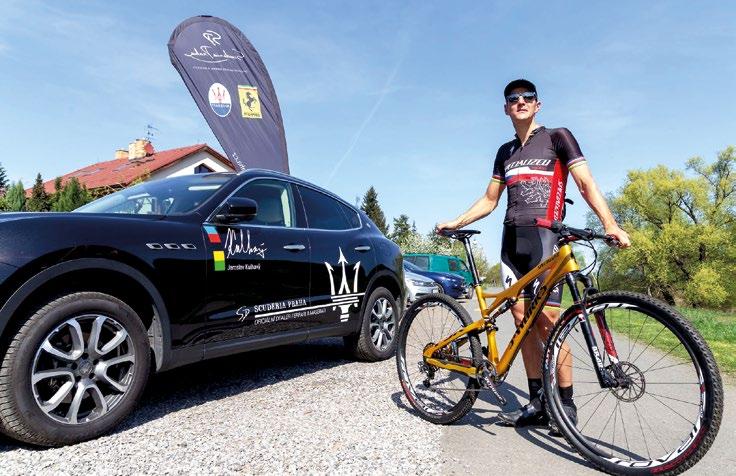 VALENTINO ROSSI ZA VOLANTEM FERRARI 488 PISTA Že je legendární motocyklový závodník stejně dobrý i za volantem závodních vozů, několikrát dokázal ve vozech rally i formule 1.