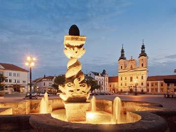 .. Uherské Hradiště rozprostřené na levém břehu Moravy mezi Chřiby a Bílými Karpaty je právem považováno za jedno z hlavních center Slovácka regionu proslulého svébytným folklorem, cimbálovou