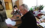 Před jarem už jsem letos v knihkupectví varoval a ono už je fakt tady, a tak opustíme tu vážnost z minulého čísla a vybereme si knihy tak trochu nevážné, i když vlastně seriózní.
