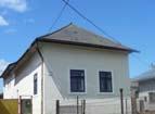 Priestranné miestnosti, dostatok skladových priestorov, 360 m 2 úžitkovej plochy, pivnica, garáž a pozemok o výmere 530 m 2.