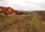 Udržiavaný pozemok o výmere 1088 m 2. Súčasťou hospodárska budova, garáž a dreváreň.