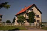 prízemí, bezproblémová dostupnosť. Cena: 39 989,98 3-podlažný, 7-izb. RD napojený na všetky IS.