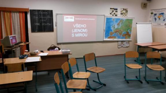 Snímky přibližují atmosféru námi realizovaného preventivního programu ve školách Služby specifické primární prevence jsou poskytovány zejména žákům 5. - 8. tříd ZŠ v Ústeckém kraji.