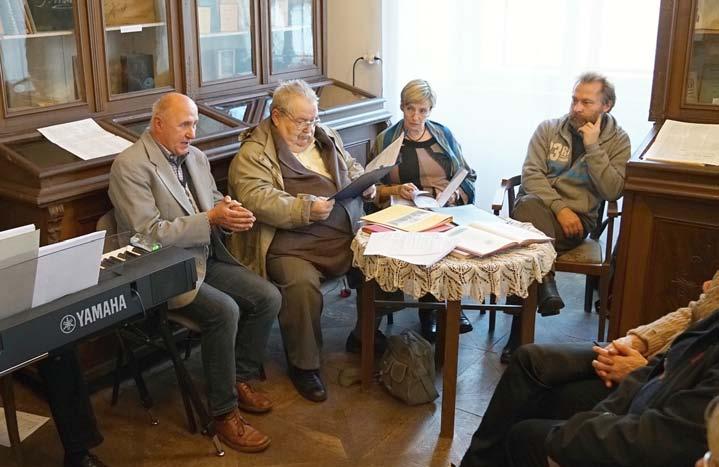Varhaník Ladislav Šikut a pěvkyně Klára Nentwichová během programu s úspěchem doslova oživili několik Bouškových písní, včetně té druhdy nejpopulárnější Bezděkovský kostelíčku, která se dostala do