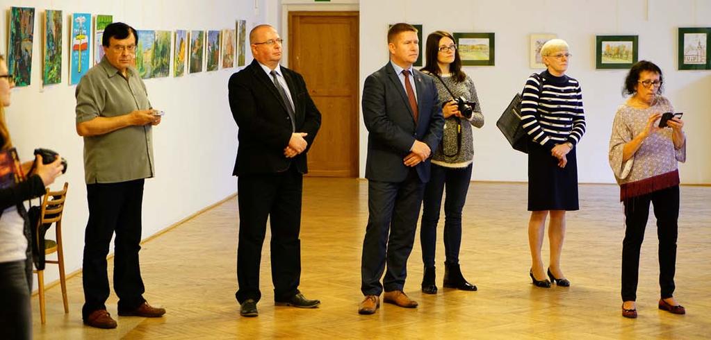 Vernisáž na Staré radnici zahájila výstavu Mezinárodní umělecký plenér výtvarníků Ve čtvrtek 5.