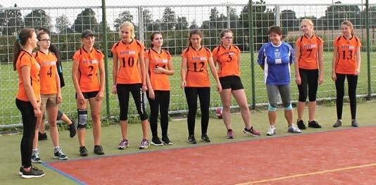Z broumovského sportu list na tábor a na památku všichni dostali míč. Věřím, že děti byly spokojené, že je to bavilo a nějaké nové věci se naučily. Už se těšíme na příští ročník, řekl Petr Vítek.