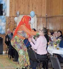 žádaná travesti skupina SCREAMERS. Nechyběla ani rozmanitá tombola a parádní servis s občerstvením od Kozlovny z Čáslavi.