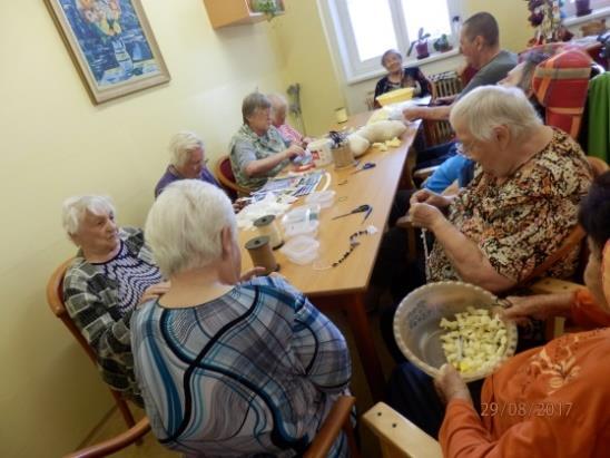 Každý měsíc promítáme v jídelně nějaký cestopis, tentokrát jsme brouzdali Vysočinou, zastavili se v krásném městě Telči, Jihlavě, Třebíči a Havlíčkově Brodě.