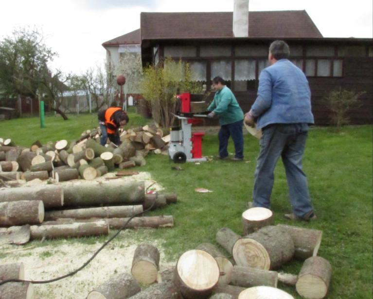 5. Sociální služby v roce 2016 pohledem sociálního pracovníka Rok 2016 přinesl z mého pohledu několik změn, které stojí za to zmínit i ve výroční zprávě.