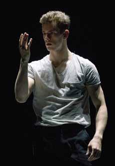 RECENZE RECENZE MYSLÍM, TEDY JSEM Večer mladých choreografů v Ostravě Šéfka baletu Lenka Dřímalová o novém projektu v Národním divadle moravskoslezském říká: Večer choreografů vytvářeli především