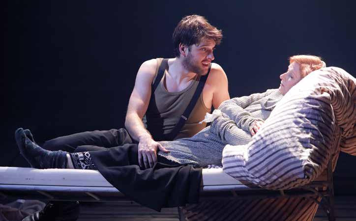 REPERTOÁR ČINOHRY (ZÁŘÍ ŘÍJEN 2018) Michael Cooney HABAĎÚRA Režie: Roman Groszmann 3. 9. (18.30), 15. 9. (18.30) Terrence McNally David Yazbek DONAHA! (Hole dupy) Režie: Pavel Šimák 6. 9. (18.30), 12.
