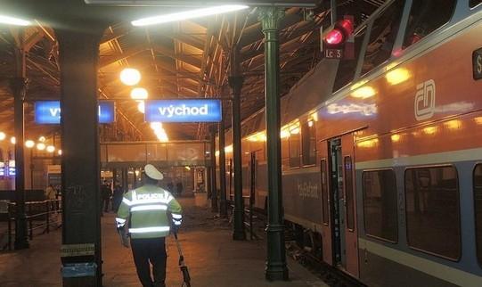 Zdroj: DI Hlavní (cestové) návěstidlo Lc3 je jednosvětlového typu s trvalou návěstí Stůj, ukončuje