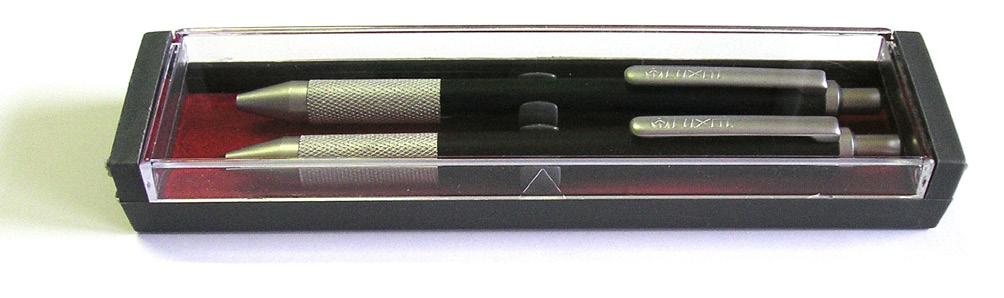Kuličkové pero Dunes kuličkové pero mačkací mechanismus s kovovými doplňky výběr ze tří barev vyměnitelná náplň s vrtulkou Ean 8901069 L2311 černá 123407 39,00