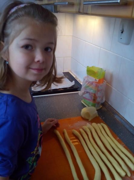 Vánočka-bezlepková 500 g bezlepkové mouky 350 g mléka 150 g moučkového cukru 100 g másla 2 vejce