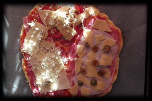 Matýskova pizza 1 kelímek zakysané smetany 2 kelímky od té smetany hladké mouky 1 vejce
