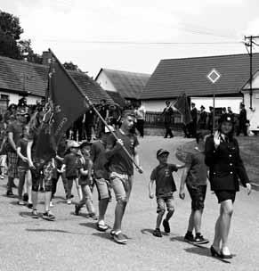 Po historii se nachystala současnost a dobrovolní hasiči od dětského věku až po veterány si na louce pod Chlumem
