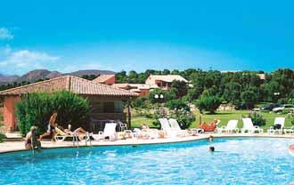 FRANCIE 7 50 m RESIDENCE MARINA DI FAVO upřesnění: komplex patrových domků nedaleko dlouhé písečné pláže poloha / pláž: Favone, pláž / písečná s pozvolným vstupem do moře - 50 m, centrum - 300 m
