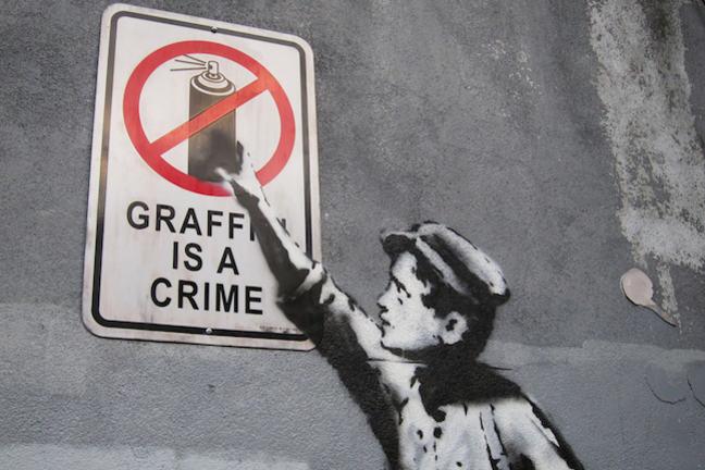 9. Vandalismus a legální plochy V České republice je graffiti na každém rohu. Jenže jak je to tedy s vandalismem? Za vandalismus se považuje ničení soukromého majetku či majetku státu.