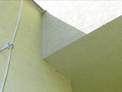 Detailní pohled na vady fasáda domu Obrázek 28: V