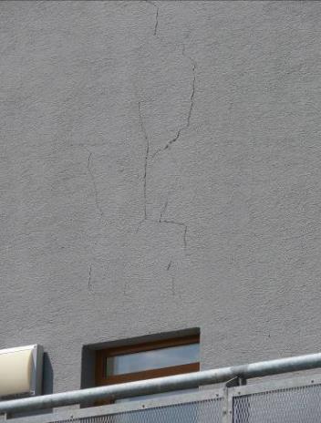Detailní pohled na vady fasáda domu Obrázek 32:
