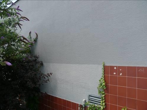 Detailní pohled na vady fasáda domu Obrázek 34: Viditelné