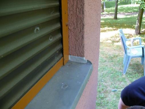 Detailní pohled na vady klempířské prvky Obrázek 46: Detail oplechování, které je