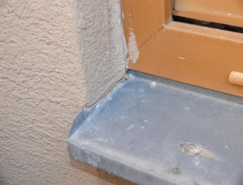 Detailní pohled na vady klempířské prvky Obrázek 50: Správné