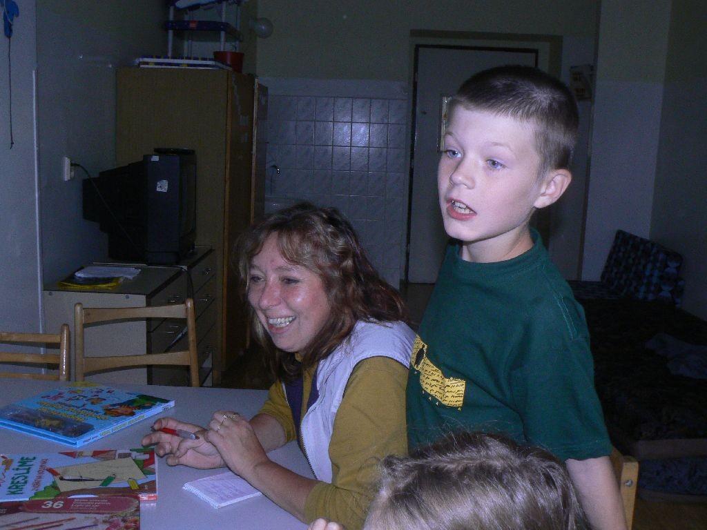Mají obě úspěch hned ve dveřích, kde je ulovily sestřičky a mazlily je s velkým zaujetím. Děti byly nadšené, mohly si vybrat mezi velkým huňatým polštářem a milou, maličkou princezničkou.