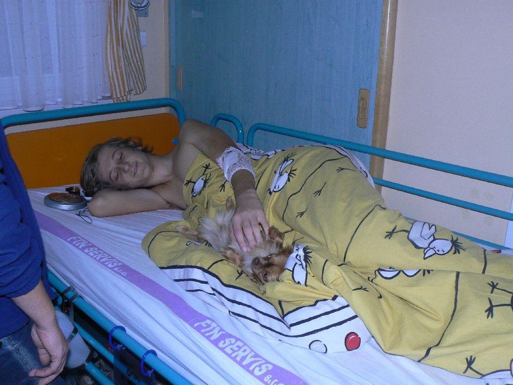 zmínily se, že jdeme za ním. Bylo na něm vidět, že Darinčina přítomnost je mu velmi příjemná. Odcházely jsme s těžkým srdcem,ale bylo vidět, jak děti naší přítomností pookřály, to nás moc těšilo.