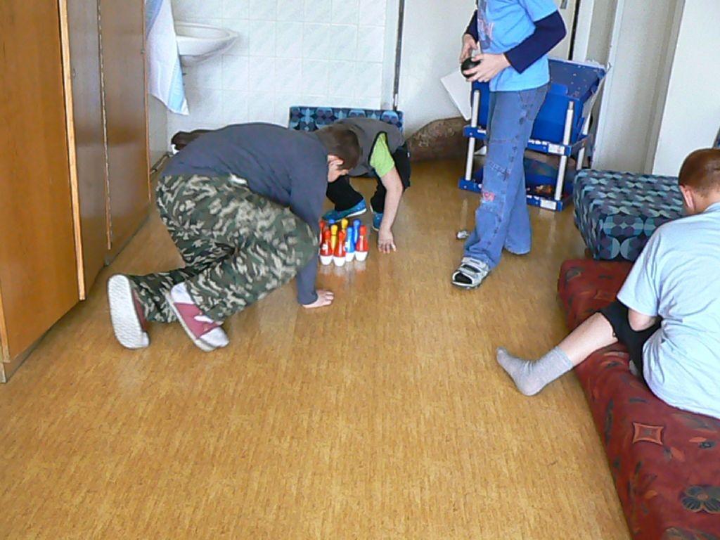 Na dalším oddělení nás čekalo menší rozčarování v podobě hyperaktivního chlapce, který měl potřebu neustále někomu ubližovat a slušné slovo je u něho vzácností. I takového aktivistu jsme zvládly.