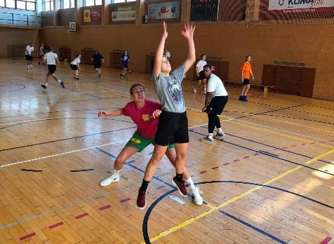 pivotmanky) Přihrávání - Přihrávka po doskoku outlet pass - Přihrávka v rychlém protiútoku na dobíhající hráčku (trailer) - Přihrávka v rychlém protiútoku na protější zakončující hráčku - Přihrávka