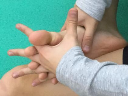 PŘÍLOHA 1: ZPRÁVA FYZIOTERAPEUTICKÉHO TÝMU Po celou dobu Kempů basketbalových nadějí byly hráčky pod dohledem fyzioterapeutek, které byly přítomny celému tréninkovému procesu včetně regenerace.
