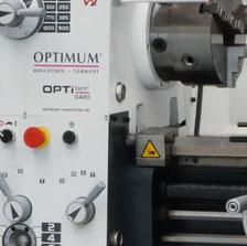 odměřováním) Přesný soustruh vybavený vodícím a tažným