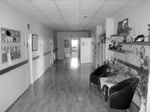 Zařízení disponuje 50 lůžky, která jsou rovnoměrně rozložena do dvou podlaží (11 jednolůžkových a 13 třílůžkových pokojů).