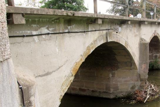 spotřebou, díky které se rozšiřuje oblast jejího využití. Sondy jsou provozovány s akumulátorovou stanicí.