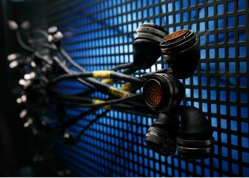 2015 Zaměstnanci: 5 201 leteckých specialistů, 1 117 ostatních zaměstnanců 2015/2014: +8,17% nárůst exportu leteckých služeb a výrobků 2015/2014: +5,68% nárůst tržeb za komplexní letecké služby