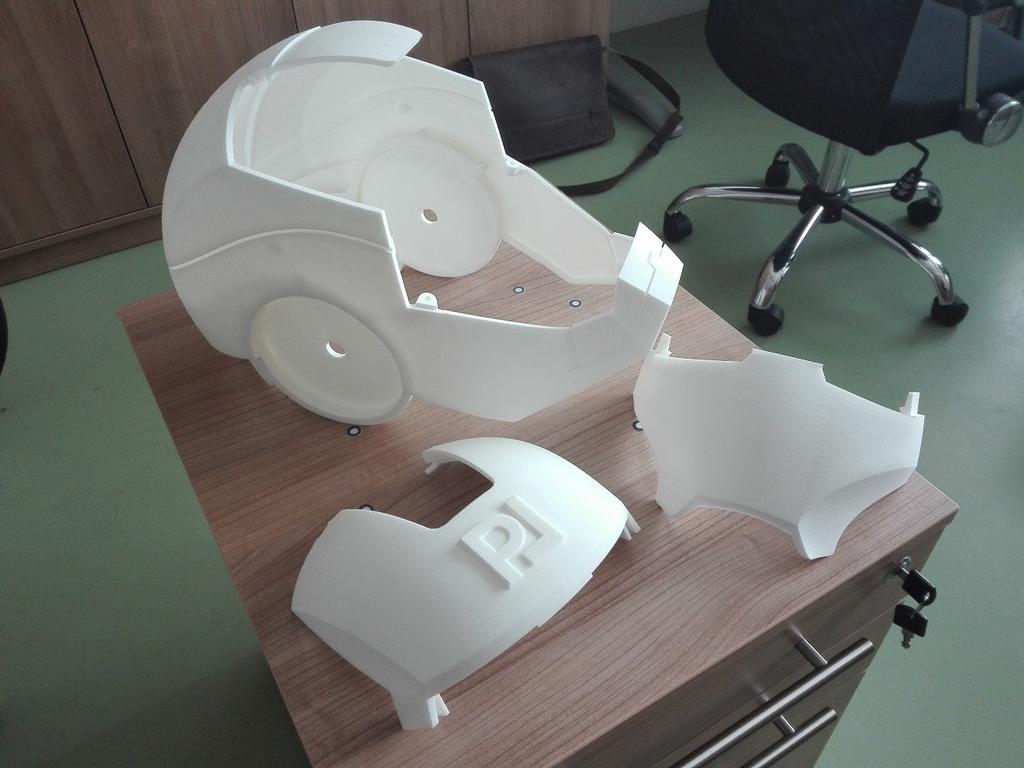 3 Reverzní inženýrství prototypu Předmětem, který sloužil jako prototyp ke 3D skenování a porovnání skenu s CAD modelem, byla Ironmanova přilba jedna její část, vytištěná ze tří hlavních celků na 3D