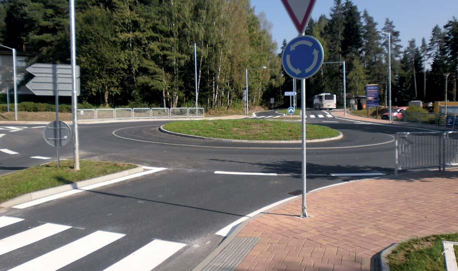 SAM SILNICE A MOSTY DĚČÍN a.s. Okružní křižovatka Lipno nad Vltavou SaM silnice a mosty Děčín a.s. Oblouková 416/39 405 02 Děčín I Děčín Orgány společnosti Představenstvo: Předseda: Ing.