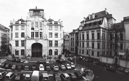KLEPETA CVAKAJÍ ČÍM DÁL ČASTĚJI Policie zatkla před pár dny přímo v budově magistrátu zastupitele a šéfa klubu ČSSD Karla Březinu.