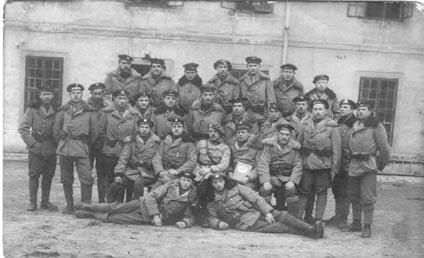 V roce 1935 začíná stavět srubovou chatu v Klínci u Jíloviště, kde se později, po zániku časopisu, kolem 60. roku schází se svými přáteli z námořnictva, mezi něž patřil i Tomáš Nitka. Každé léto, 26.