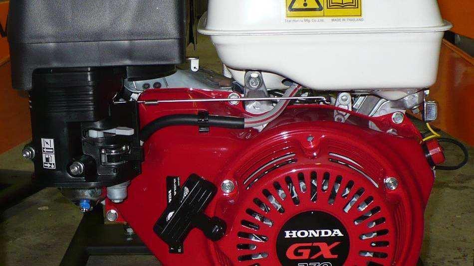 8/15 Startování Manuální startér Modely H motor HONDA 1. Otočte palivový uzávěr do otevřené do polohy ON (1). 2.