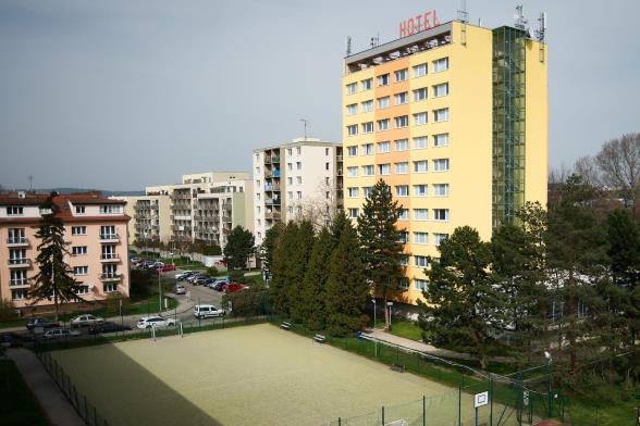 3.1.3 Ubytovací provoz UP III Areál kolejí Komárov je situován v okrajové, klidné lokalitě v jižní části Brna a zahrnuje kolej Bří Žůrků, Sladkého a Lomená.