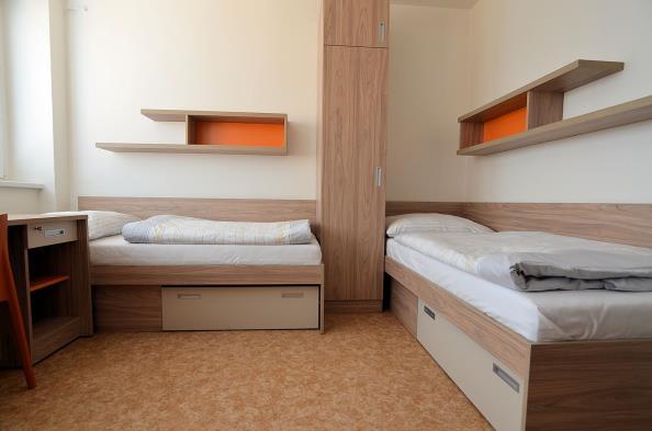 Olympia. Kolej Bří Žůrků 5, 617 00 Brno - Komárov V této koleji jsou dvou a třílůžkové pokoje v buňce s vlastní soc.