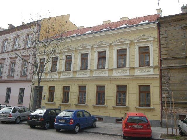 Dále SKM nabízela cca 144 lůžek v areálu Campus Residential Area, kde měla pronajatých 68 bytů 1+kk a 2 byty 3+kk.