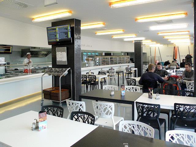 Bufet Academic canteen nabízel tradiční českou kuchyni, dvě polévky (obědovou a přesnídávkovou), jídla minutkového typu, veganská, vegetariánská a nízkoenergetická